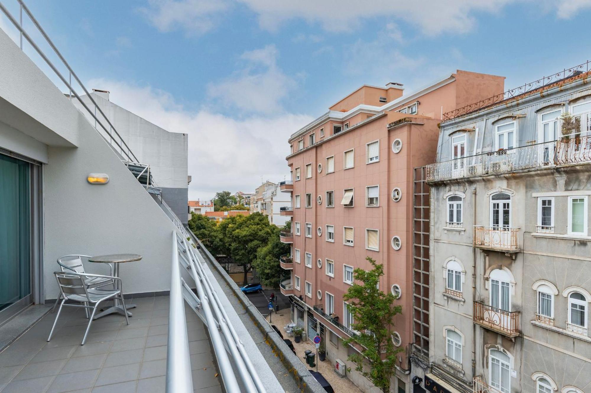 Bright 2Bdr Duplex With Balcony By Lovelystay Lissabon Exterior foto